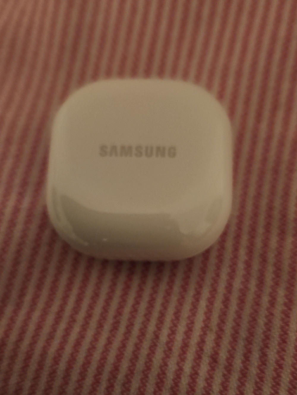 Samsung White Wireless Earbuds Charging Case